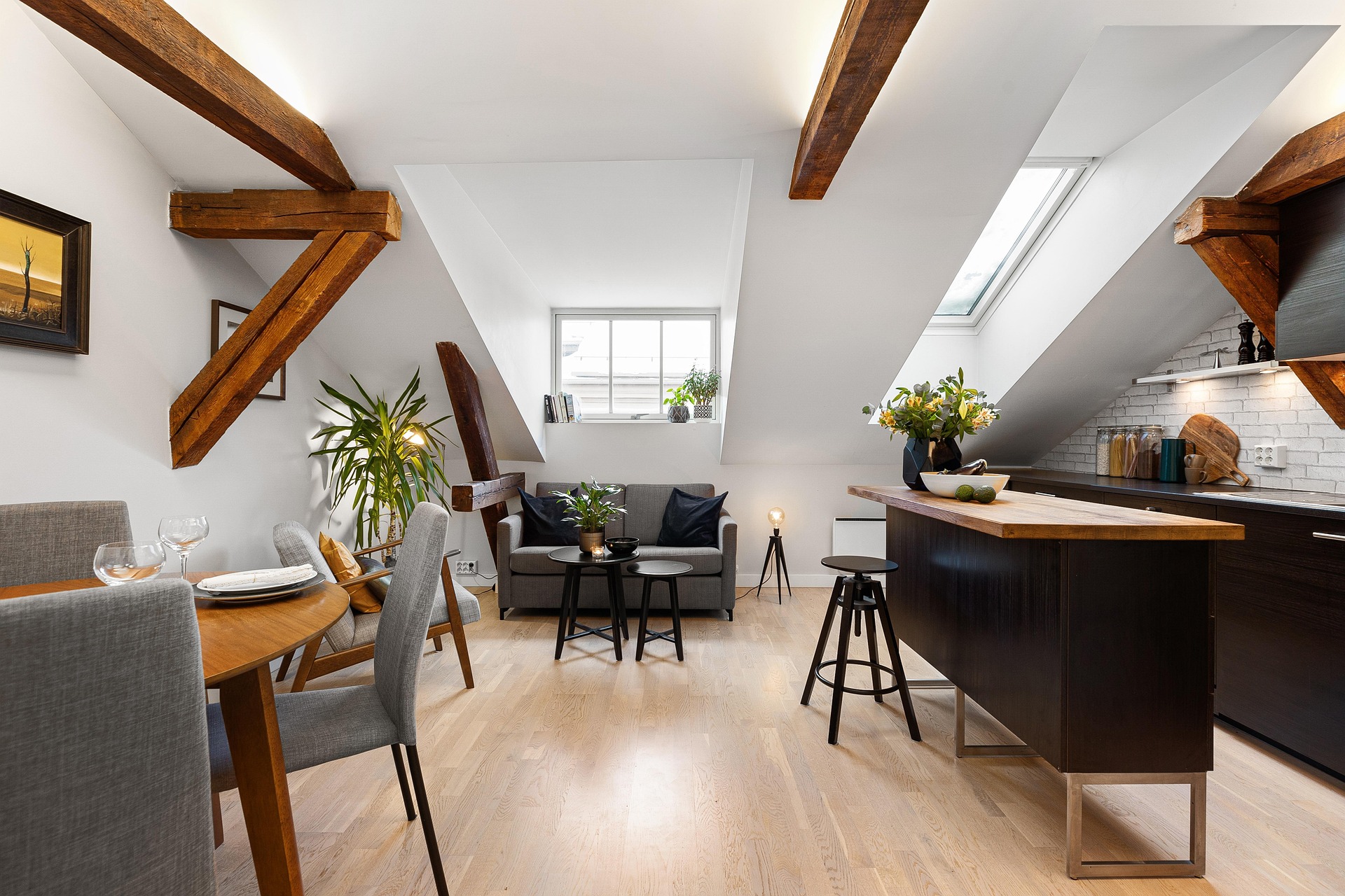 Engineered Hardwood vs. Solid Core for Central Texas Climate Stability | Floorco Premium